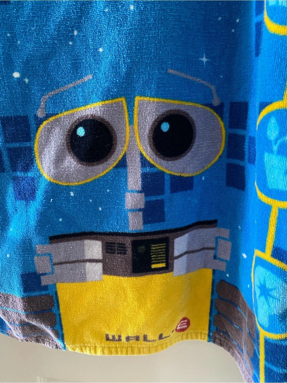 Disney  PIXAR Wall-E Beach Bath Towel 24”x37